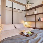 Juria - 3 A Ternes Апартаменты *