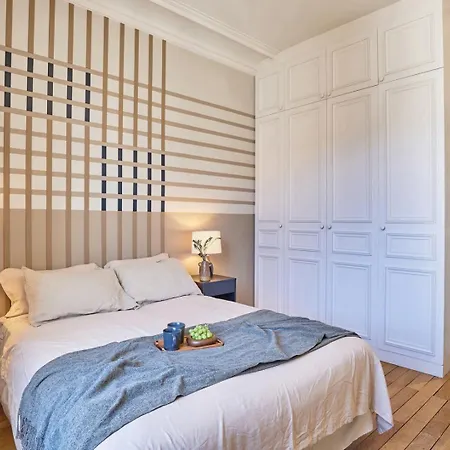 Juria - 3 à Ternes Parigi