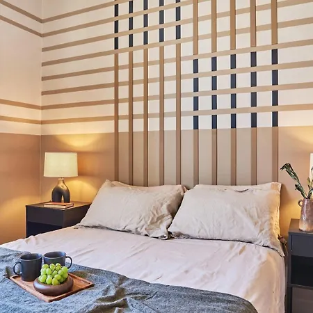 Juria - 3 A Ternes Apartment